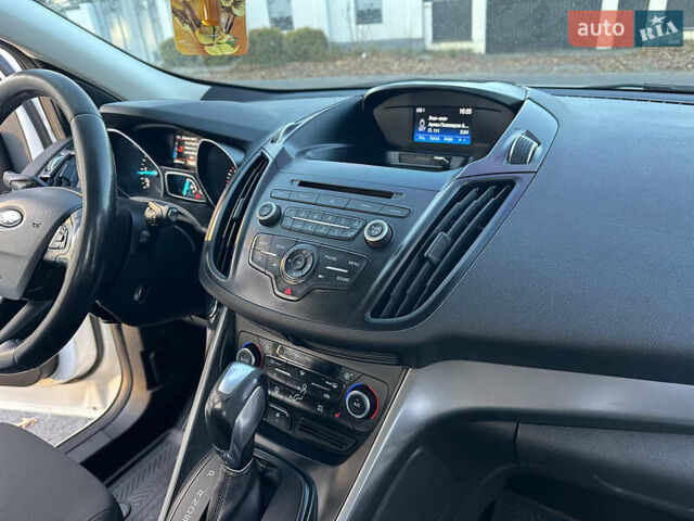 Белый Форд Куга, объемом двигателя 2 л и пробегом 243 тыс. км за 14700 $, фото 49 на Automoto.ua