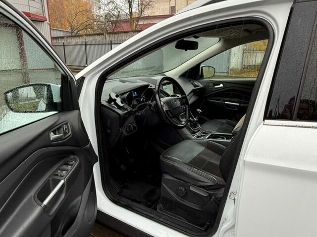 Белый Форд Куга, объемом двигателя 2 л и пробегом 174 тыс. км за 15000 $, фото 5 на Automoto.ua