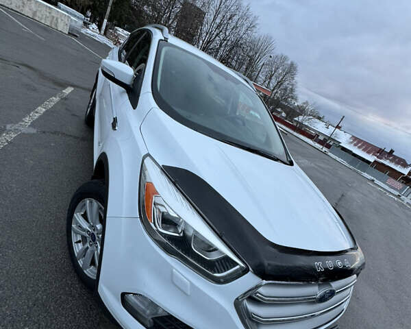 Белый Форд Куга, объемом двигателя 2 л и пробегом 150 тыс. км за 15900 $, фото 5 на Automoto.ua