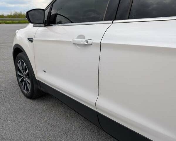 Форд Куга 2017 в Житомире на Automoto.ua Белый Форд Куга, объемом двигателя 2 л и пробегом 168 тыс. км за 16500 $, фото 10 на Automoto.ua