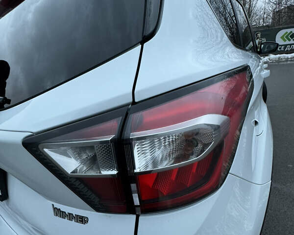 Белый Форд Куга, объемом двигателя 2 л и пробегом 150 тыс. км за 15900 $, фото 2 на Automoto.ua