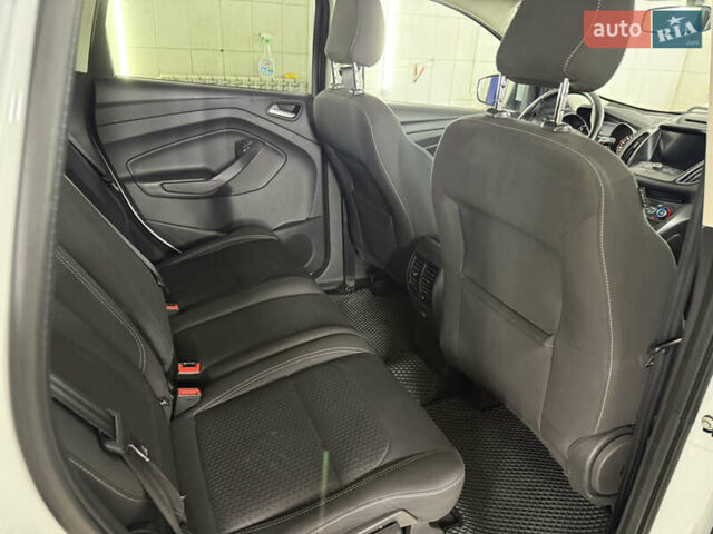 Форд Куга 2017 у Умани на Automoto.ua Білий Форд Куга, об'ємом двигуна 2 л та пробігом 210 тис. км за 15000 $, фото 30 на Automoto.ua