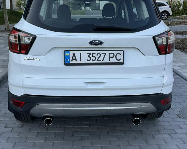 Белый Форд Куга, объемом двигателя 2 л и пробегом 165 тыс. км за 14799 $, фото 5 на Automoto.ua