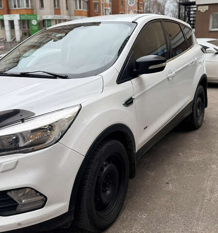 Білий Форд Куга, об'ємом двигуна 2 л та пробігом 255 тис. км за 15500 $, фото 1 на Automoto.ua