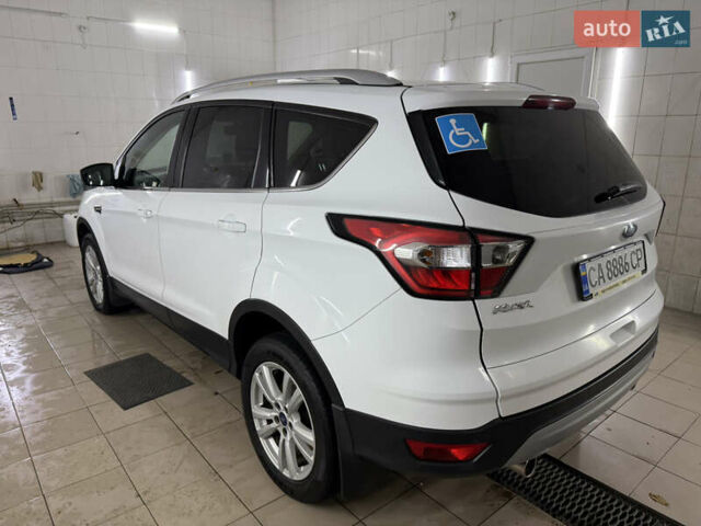 Форд Куга 2017 у Умани на Automoto.ua Білий Форд Куга, об'ємом двигуна 2 л та пробігом 210 тис. км за 15000 $, фото 11 на Automoto.ua