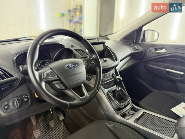 Форд Куга 2017 у Умани на Automoto.ua Білий Форд Куга, об'ємом двигуна 2 л та пробігом 210 тис. км за 15000 $, фото 38 на Automoto.ua