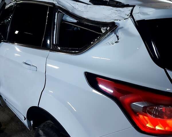 Білий Форд Куга, об'ємом двигуна 2 л та пробігом 99 тис. км за 8400 $, фото 2 на Automoto.ua