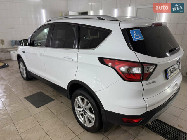 Форд Куга 2017 у Умани на Automoto.ua Білий Форд Куга, об'ємом двигуна 2 л та пробігом 210 тис. км за 15000 $, фото 12 на Automoto.ua