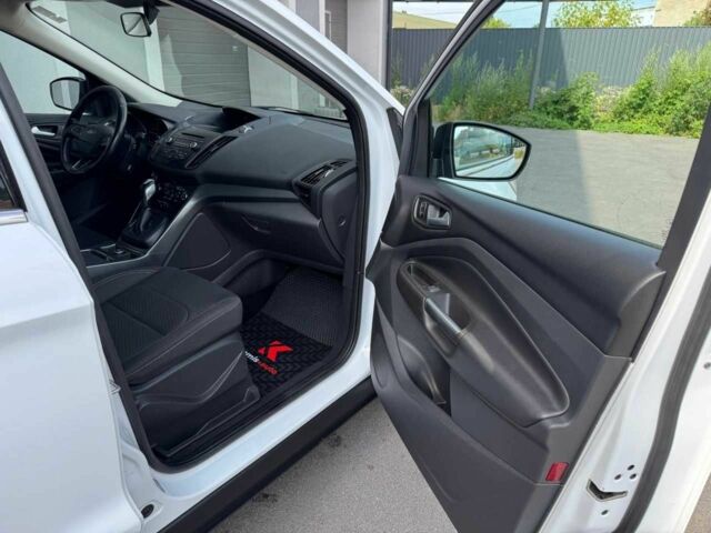 Білий Форд Куга, об'ємом двигуна 2 л та пробігом 183 тис. км за 15499 $, фото 1 на Automoto.ua
