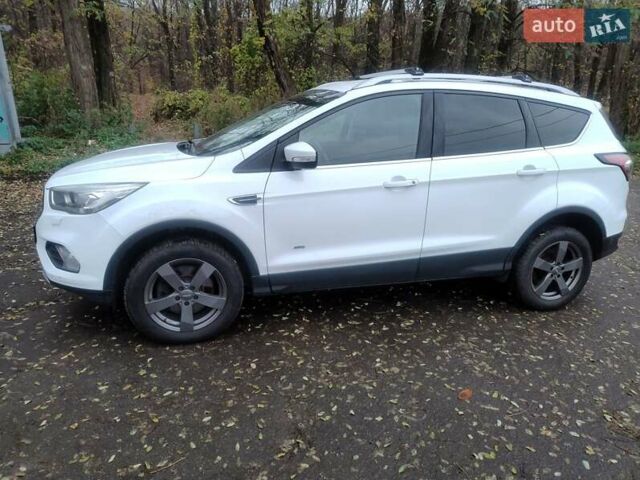Белый Форд Куга, объемом двигателя 2 л и пробегом 223 тыс. км за 13500 $, фото 1 на Automoto.ua