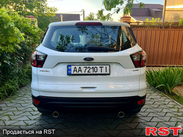 Білий Форд Куга, об'ємом двигуна 2 л та пробігом 123 тис. км за 16800 $, фото 4 на Automoto.ua