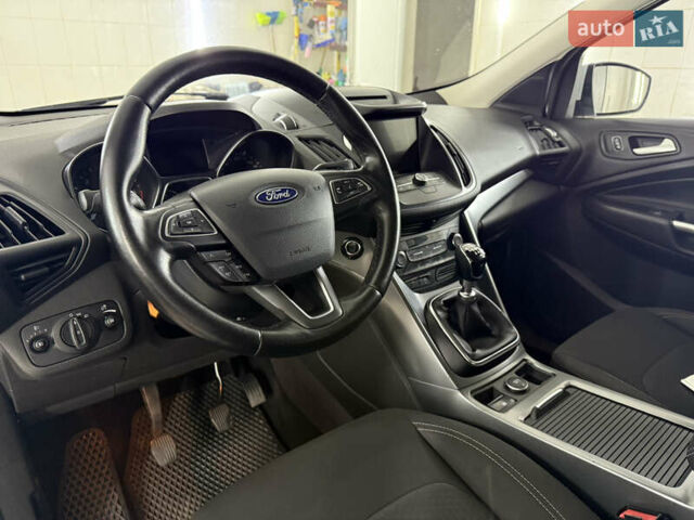 Форд Куга 2017 у Умани на Automoto.ua Білий Форд Куга, об'ємом двигуна 2 л та пробігом 210 тис. км за 15000 $, фото 37 на Automoto.ua