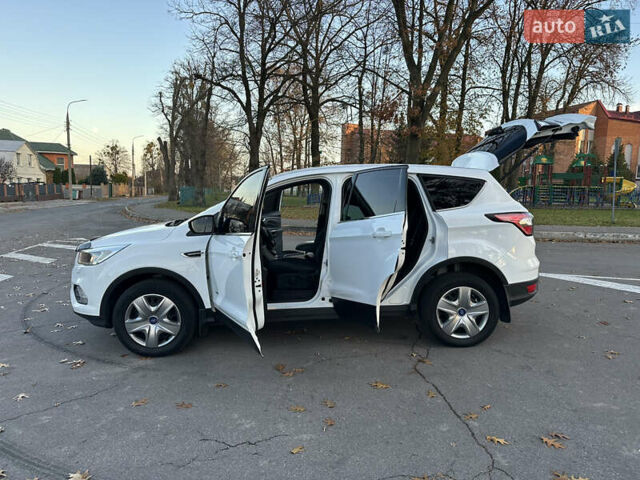 Белый Форд Куга, объемом двигателя 2 л и пробегом 243 тыс. км за 14700 $, фото 52 на Automoto.ua