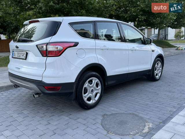 Белый Форд Куга, объемом двигателя 2 л и пробегом 165 тыс. км за 14799 $, фото 6 на Automoto.ua