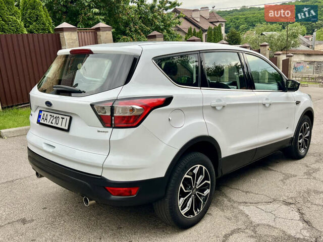 Белый Форд Куга, объемом двигателя 2 л и пробегом 123 тыс. км за 16500 $, фото 5 на Automoto.ua