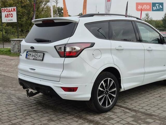 Белый Форд Куга, объемом двигателя 2 л и пробегом 333 тыс. км за 16855 $, фото 13 на Automoto.ua