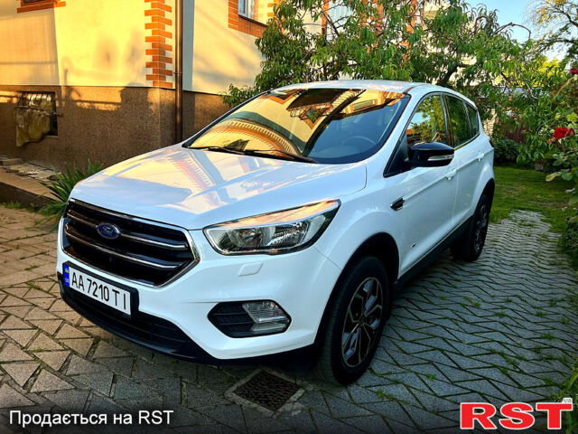 Білий Форд Куга, об'ємом двигуна 2 л та пробігом 123 тис. км за 16800 $, фото 1 на Automoto.ua