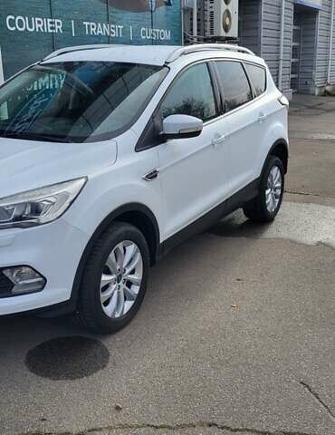Білий Форд Куга, об'ємом двигуна 1.5 л та пробігом 112 тис. км за 14700 $, фото 2 на Automoto.ua