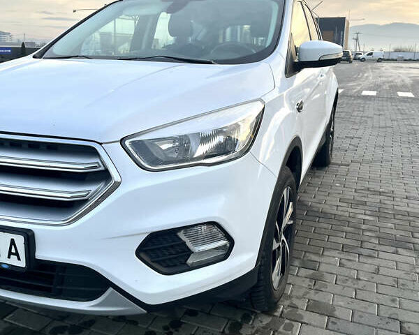 Білий Форд Куга, об'ємом двигуна 2 л та пробігом 256 тис. км за 15800 $, фото 2 на Automoto.ua