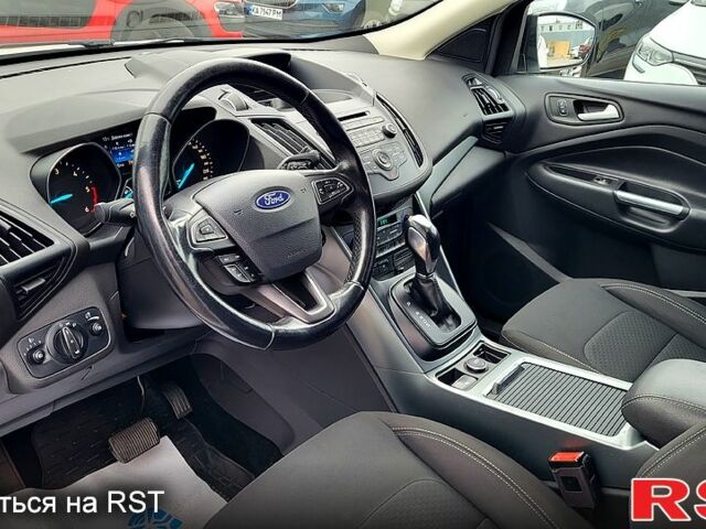 Форд Куга 2017 в Киеве на Automoto.ua Белый Форд Куга, объемом двигателя 2 л и пробегом 201 тыс. км за 15500 $, фото 6 на Automoto.ua