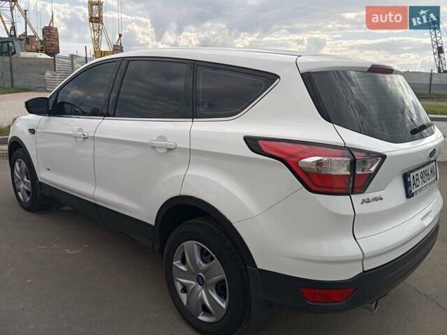Білий Форд Куга, об'ємом двигуна 2 л та пробігом 242 тис. км за 15500 $, фото 2 на Automoto.ua