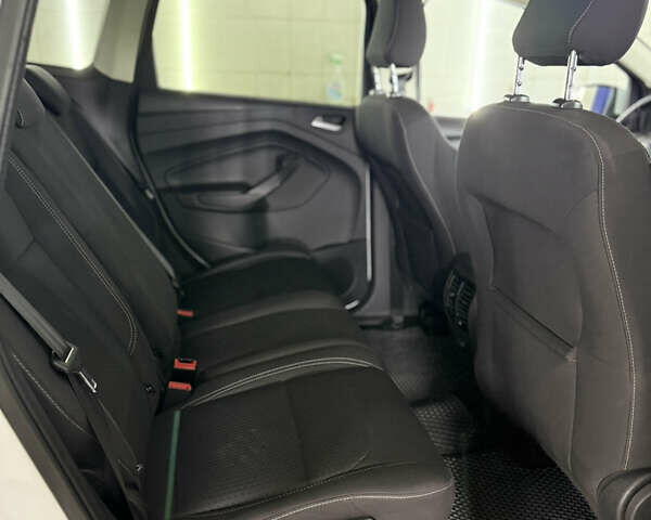 Форд Куга 2017 у Умани на Automoto.ua Білий Форд Куга, об'ємом двигуна 2 л та пробігом 210 тис. км за 15000 $, фото 29 на Automoto.ua