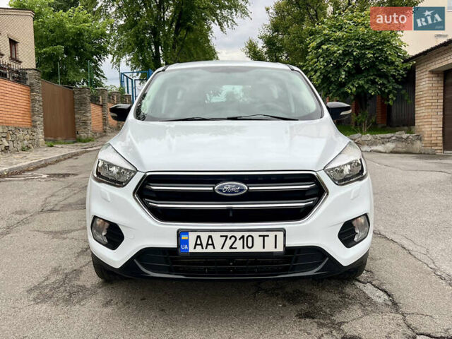 Белый Форд Куга, объемом двигателя 2 л и пробегом 123 тыс. км за 16500 $, фото 2 на Automoto.ua