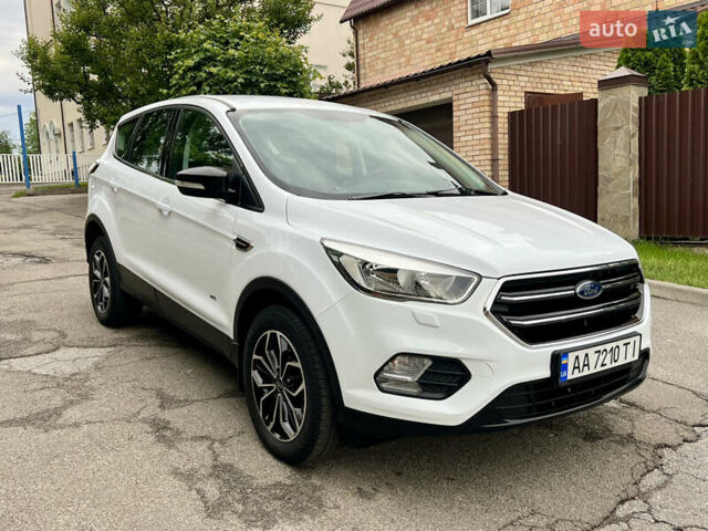 Белый Форд Куга, объемом двигателя 2 л и пробегом 123 тыс. км за 16500 $, фото 3 на Automoto.ua