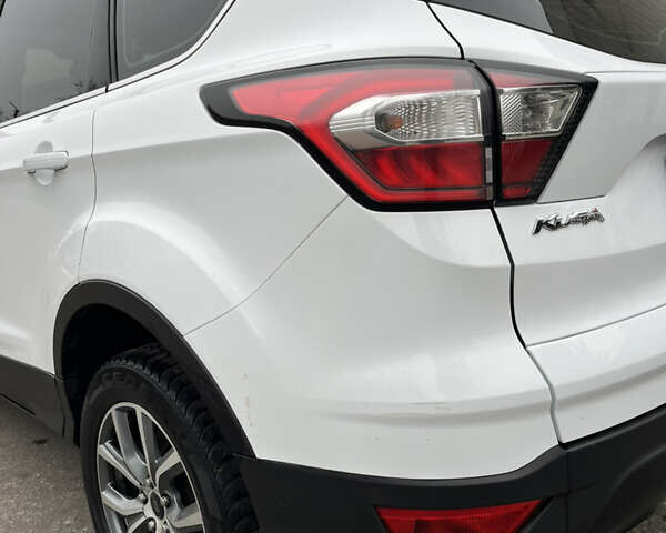 Белый Форд Куга, объемом двигателя 2 л и пробегом 153 тыс. км за 15500 $, фото 10 на Automoto.ua