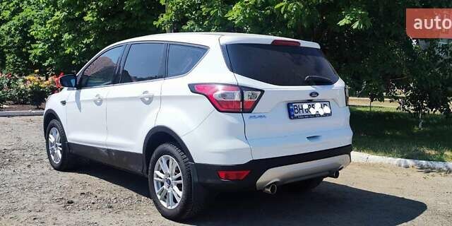 Белый Форд Куга, объемом двигателя 2 л и пробегом 178 тыс. км за 17000 $, фото 9 на Automoto.ua