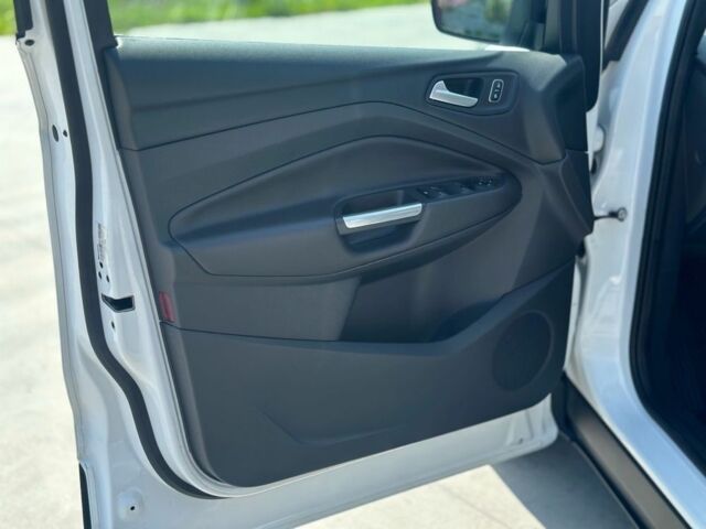 Белый Форд Куга, объемом двигателя 2 л и пробегом 80 тыс. км за 15800 $, фото 3 на Automoto.ua