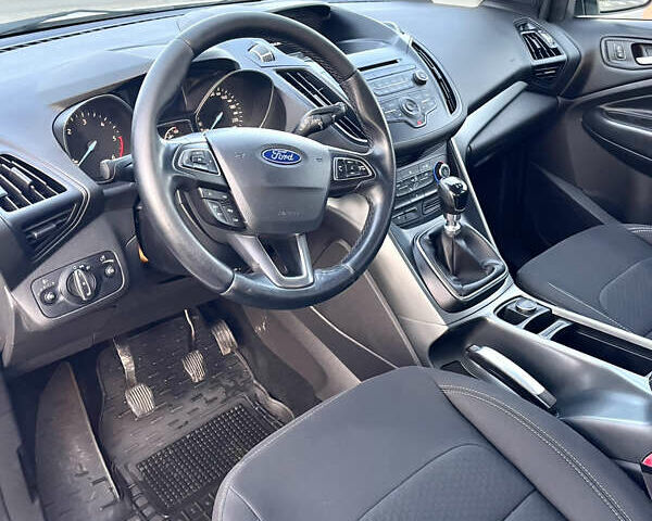 Білий Форд Куга, об'ємом двигуна 2 л та пробігом 256 тис. км за 15800 $, фото 11 на Automoto.ua