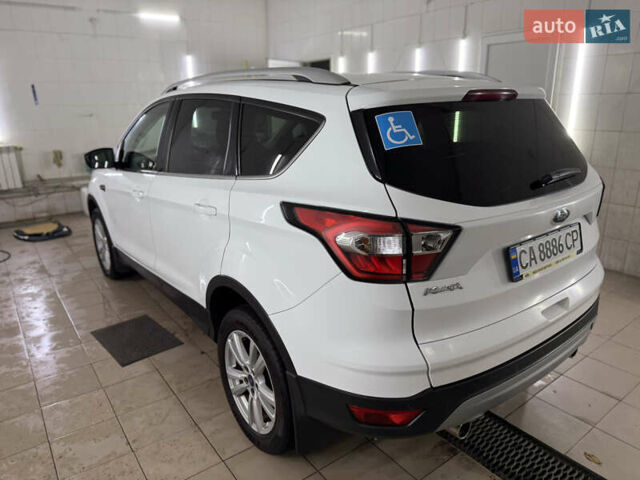 Форд Куга 2017 у Умани на Automoto.ua Білий Форд Куга, об'ємом двигуна 2 л та пробігом 210 тис. км за 15000 $, фото 13 на Automoto.ua