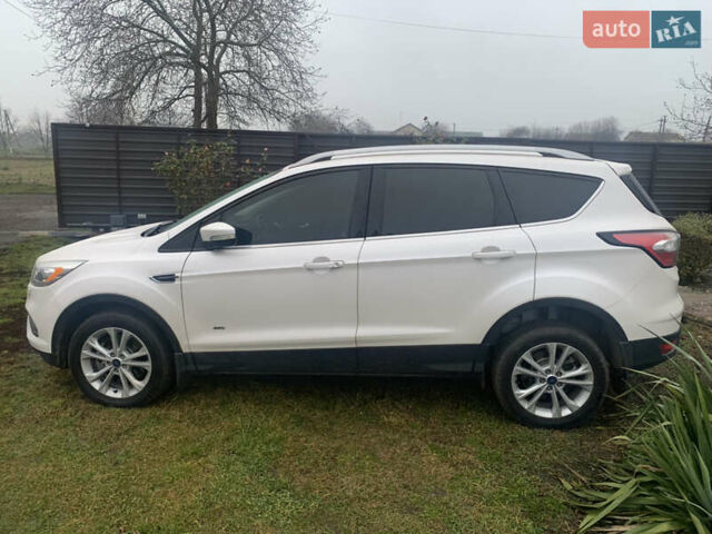 Белый Форд Куга, объемом двигателя 2 л и пробегом 203 тыс. км за 15500 $, фото 1 на Automoto.ua