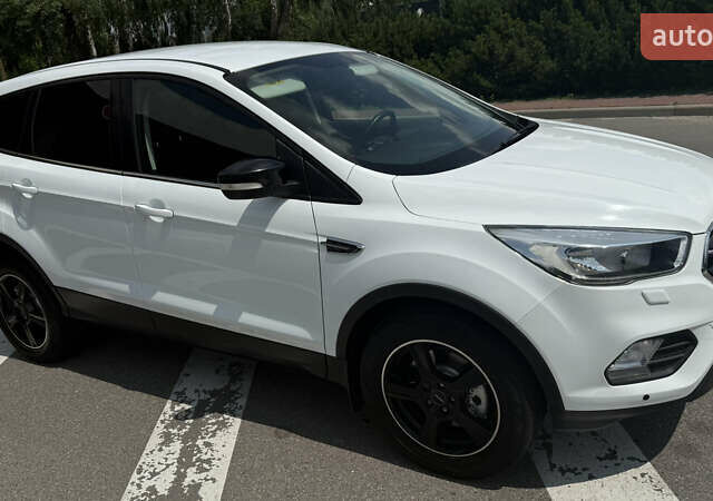 Белый Форд Куга, объемом двигателя 2 л и пробегом 139 тыс. км за 15900 $, фото 13 на Automoto.ua