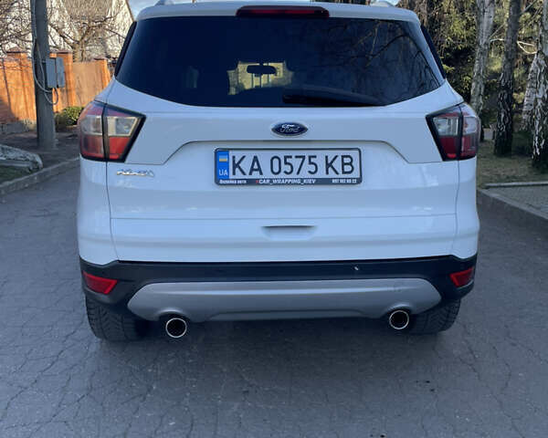 Белый Форд Куга, объемом двигателя 2 л и пробегом 217 тыс. км за 12999 $, фото 2 на Automoto.ua