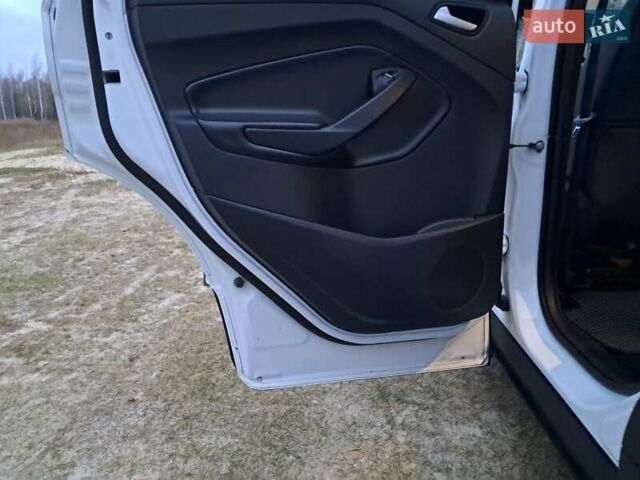 Білий Форд Куга, об'ємом двигуна 1.5 л та пробігом 120 тис. км за 14700 $, фото 7 на Automoto.ua