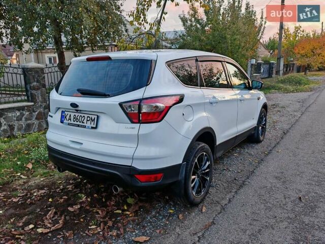 Белый Форд Куга, объемом двигателя 2 л и пробегом 181 тыс. км за 15700 $, фото 6 на Automoto.ua
