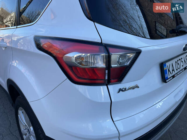 Белый Форд Куга, объемом двигателя 2 л и пробегом 217 тыс. км за 12999 $, фото 13 на Automoto.ua