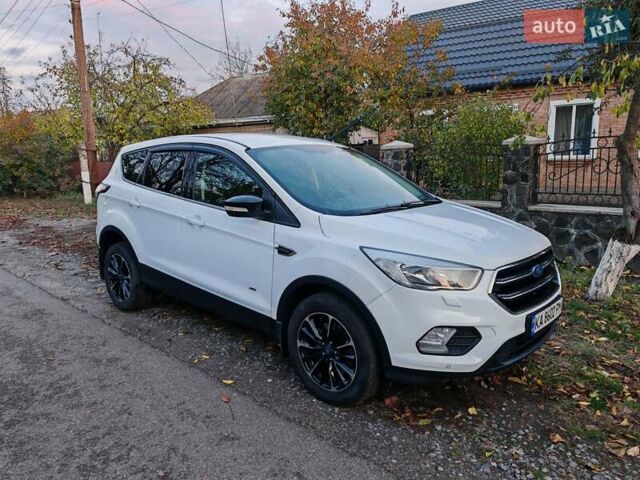 Белый Форд Куга, объемом двигателя 2 л и пробегом 181 тыс. км за 15700 $, фото 8 на Automoto.ua