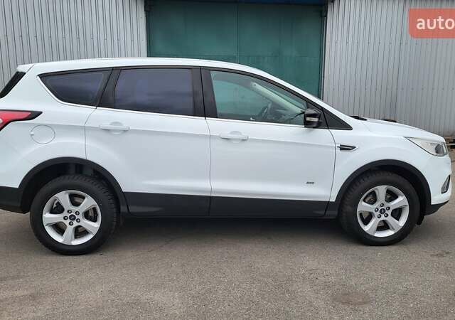 Белый Форд Куга, объемом двигателя 2 л и пробегом 201 тыс. км за 15500 $, фото 10 на Automoto.ua
