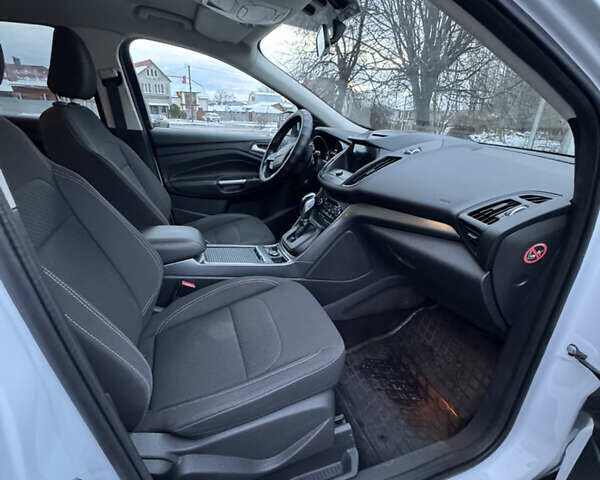 Белый Форд Куга, объемом двигателя 2 л и пробегом 150 тыс. км за 15900 $, фото 6 на Automoto.ua