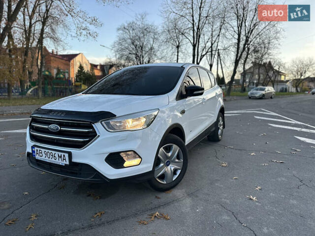 Белый Форд Куга, объемом двигателя 2 л и пробегом 243 тыс. км за 14700 $, фото 1 на Automoto.ua