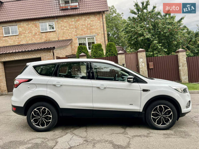 Белый Форд Куга, объемом двигателя 2 л и пробегом 123 тыс. км за 16500 $, фото 4 на Automoto.ua