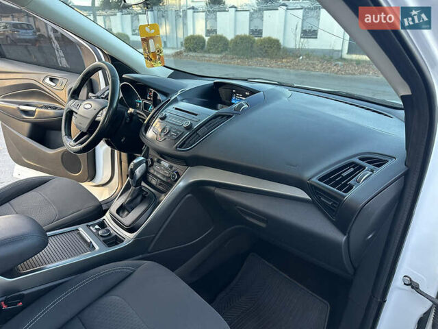 Белый Форд Куга, объемом двигателя 2 л и пробегом 243 тыс. км за 14700 $, фото 48 на Automoto.ua