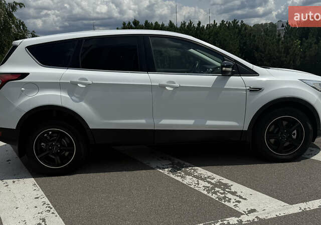 Белый Форд Куга, объемом двигателя 2 л и пробегом 139 тыс. км за 15900 $, фото 9 на Automoto.ua