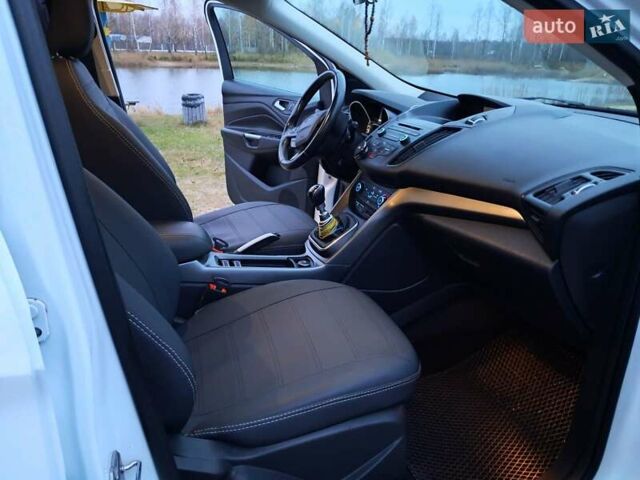 Білий Форд Куга, об'ємом двигуна 1.5 л та пробігом 120 тис. км за 14700 $, фото 34 на Automoto.ua