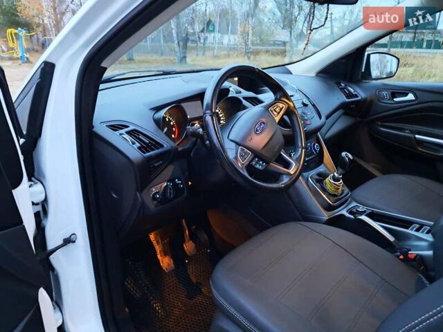 Білий Форд Куга, об'ємом двигуна 1.5 л та пробігом 120 тис. км за 14700 $, фото 15 на Automoto.ua