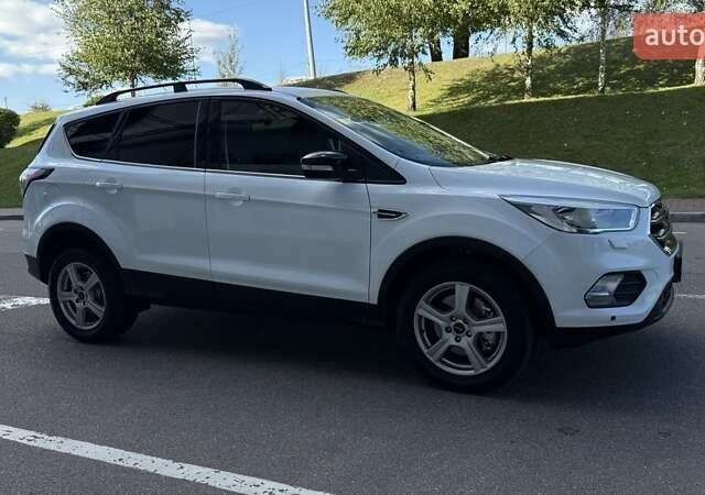 Белый Форд Куга, объемом двигателя 2 л и пробегом 139 тыс. км за 15500 $, фото 2 на Automoto.ua