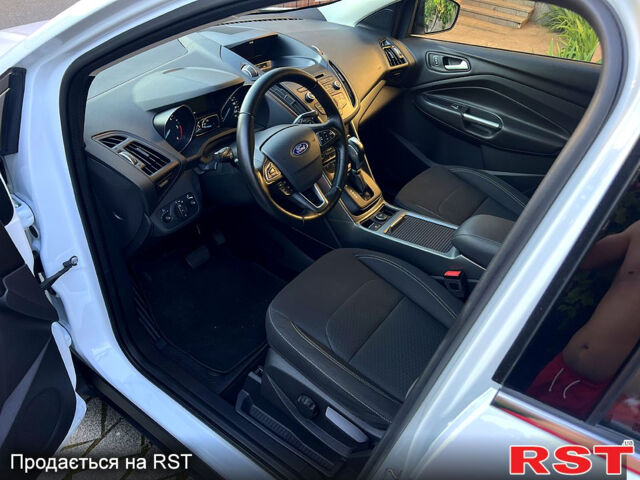 Білий Форд Куга, об'ємом двигуна 2 л та пробігом 123 тис. км за 16800 $, фото 7 на Automoto.ua